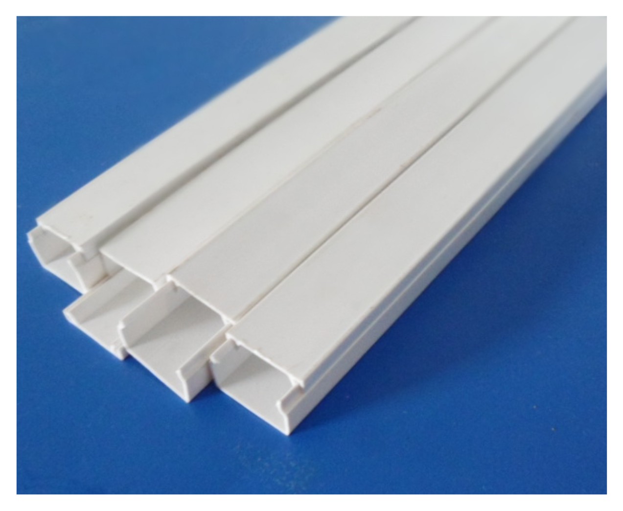 25mm PVC wall trunking. Standard quality and durable for electrical routing of cables.
